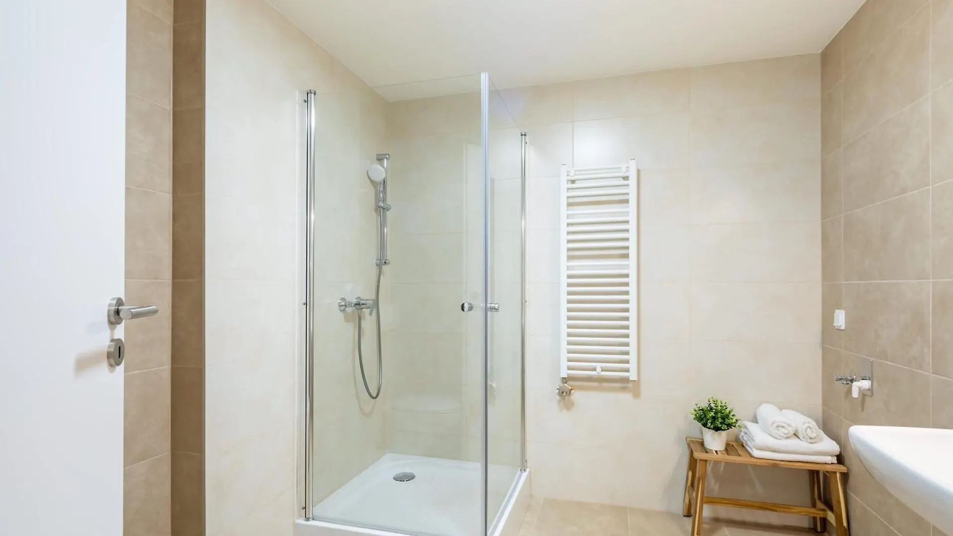 Spacious City Oasis - Modern Design Βουδαπέστη Διαμέρισμα